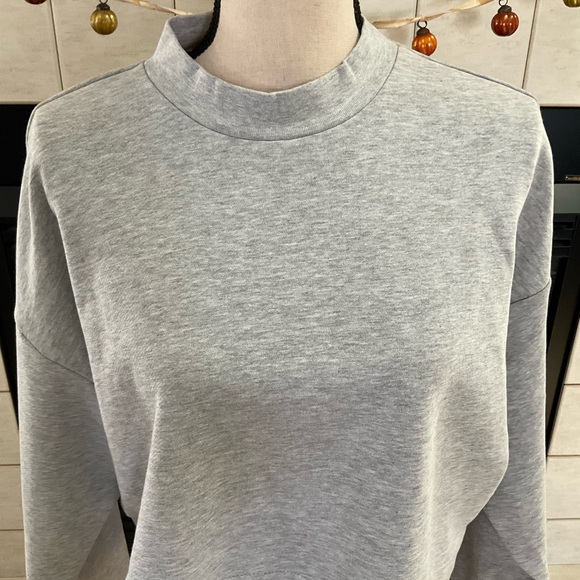 NWT WeWoreWhat Long Sleeve Cropped Sweatshirt, Women’s Sz M - Picture 2 of 9